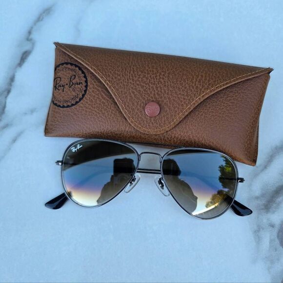 Ray-Ban Aviator Gunmetal and Light Brown Rainbow Gradient Sunglasses. RB3025 - Picture 2 of 9
